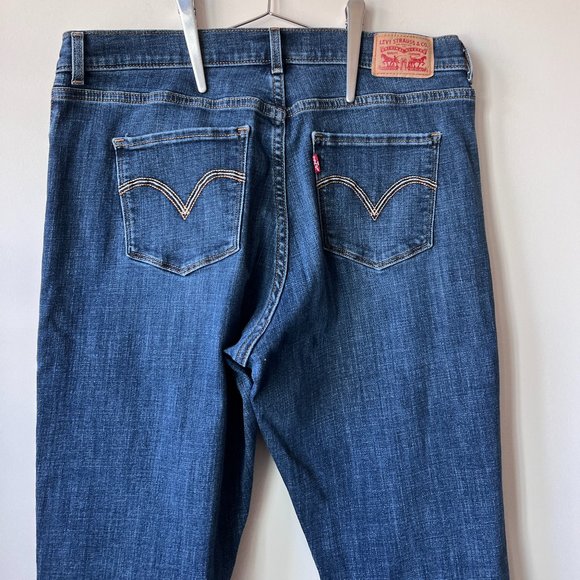 Gently Worn, but Lovingly Cared For, Women's Levi's Classic Bootcut Jeans - Picture 10 of 15